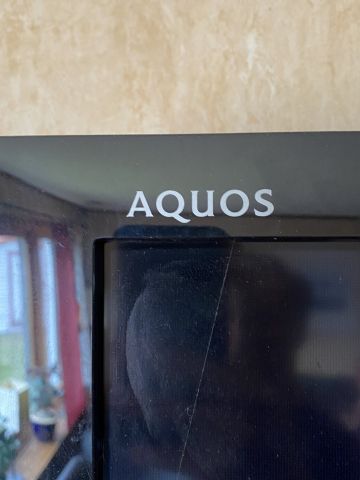 828439-3 TV 80 inch Sharp Aquos