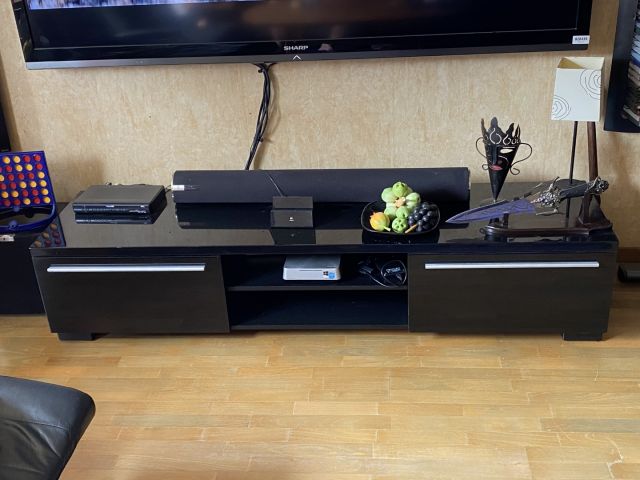 828439-5 TV 80 inch Sharp Aquos