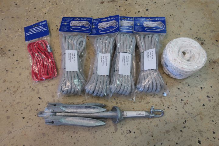 793678-2 Draggankare and various tamp