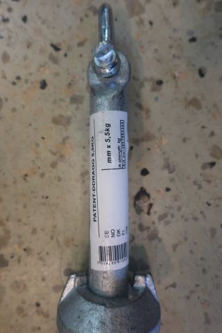 793678-4 Draggankare and various tamp