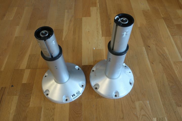 793698-2 2 gas-cushioned chair racks for boat