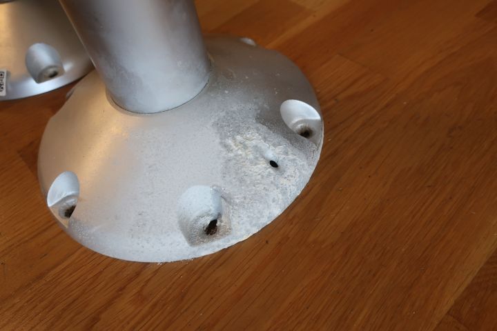 793698-5 2 gas-cushioned chair racks for boat