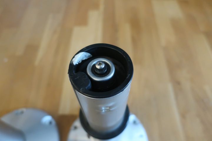 793698-6 2 gas-cushioned chair racks for boat