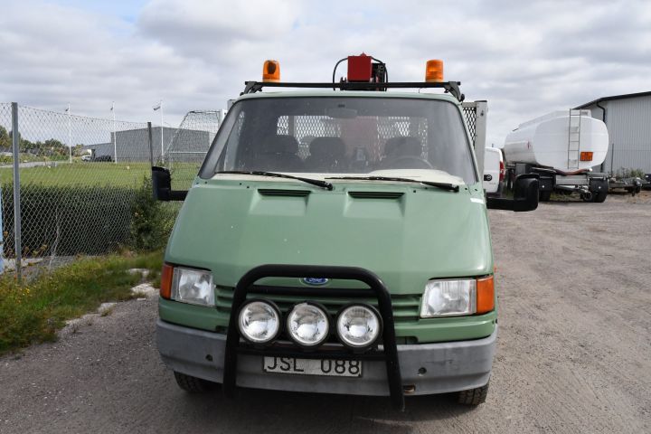 819745-2 Ford Transit 190 L with crane, 1989, 76 hp