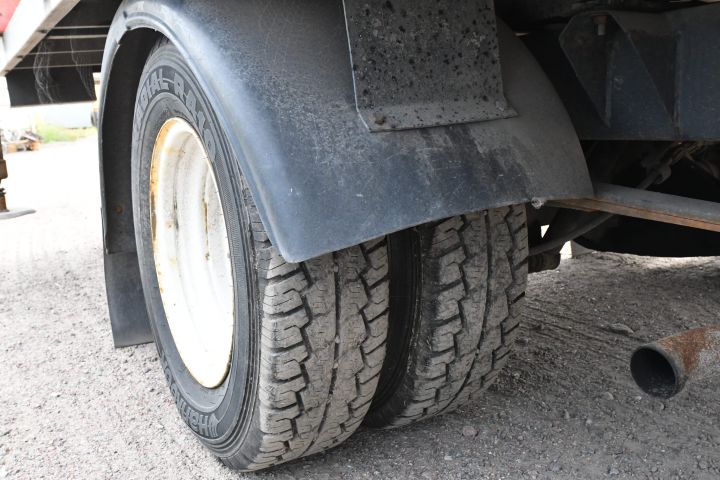 819745-7 Ford Transit 190 L with crane, 1989, 76 hp