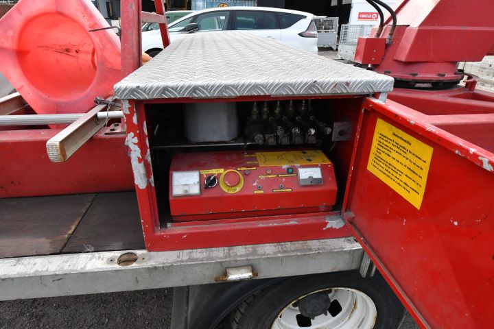 819745-10 Ford Transit 190 L with crane, 1989, 76 hp