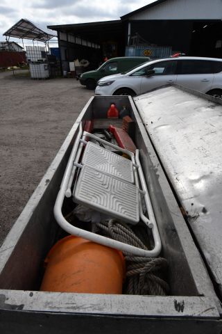 819745-16 Ford Transit 190 L with crane, 1989, 76 hp