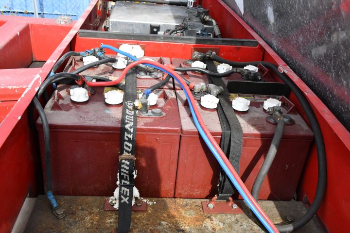 819745-19 Ford Transit 190 L with crane, 1989, 76 hp