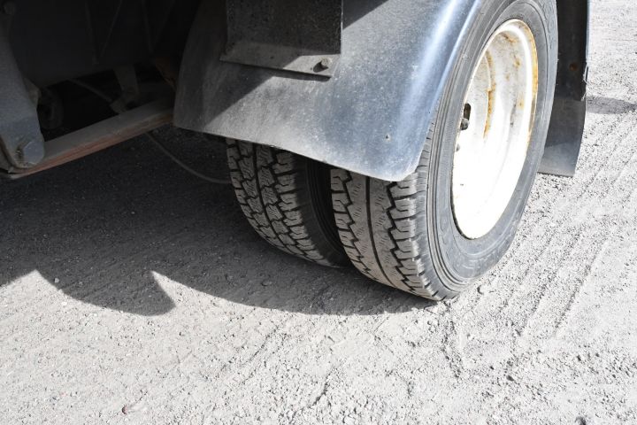 819745-21 Ford Transit 190 L with crane, 1989, 76 hp