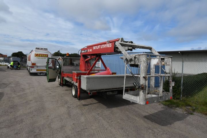 819745-23 Ford Transit 190 L with crane, 1989, 76 hp