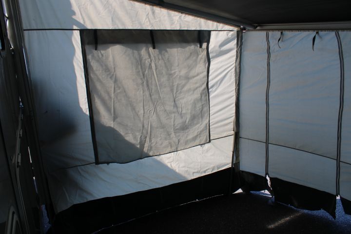 831849-35 Horse transport IFOR Williams 2CB Eventa M, 2015