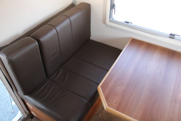 831849-65 Horse transport IFOR Williams 2CB Eventa M, 2015