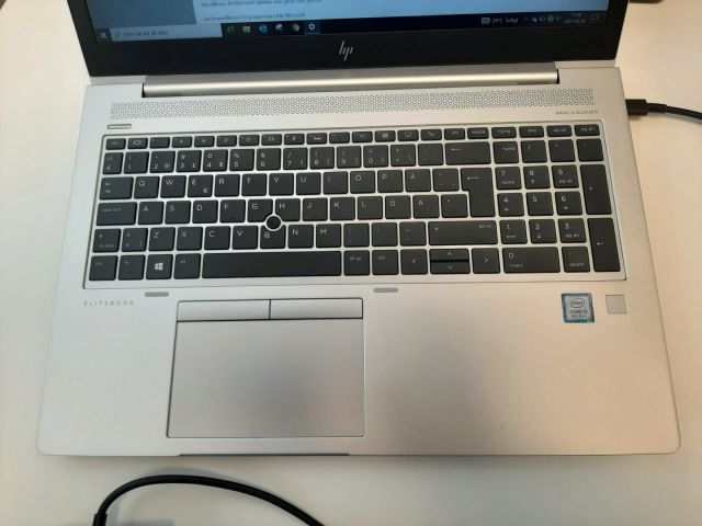 827834-3 Laptop with docking station & screen 24 "(i5 / 8GB / HP / W10Pro)