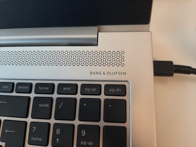 827834-4 Laptop with docking station & screen 24 "(i5 / 8GB / HP / W10Pro)