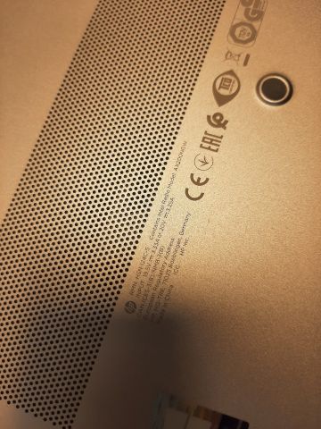 827834-10 Laptop with docking station & screen 24 "(i5 / 8GB / HP / W10Pro)