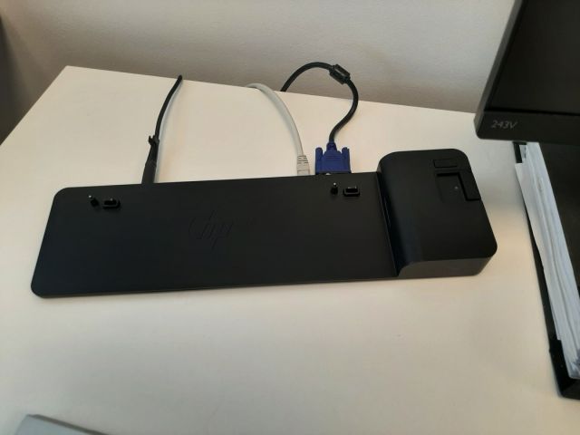 827834-12 Laptop with docking station & screen 24 "(i5 / 8GB / HP / W10Pro)