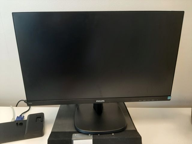 827834-13 Laptop with docking station & screen 24 "(i5 / 8GB / HP / W10Pro)