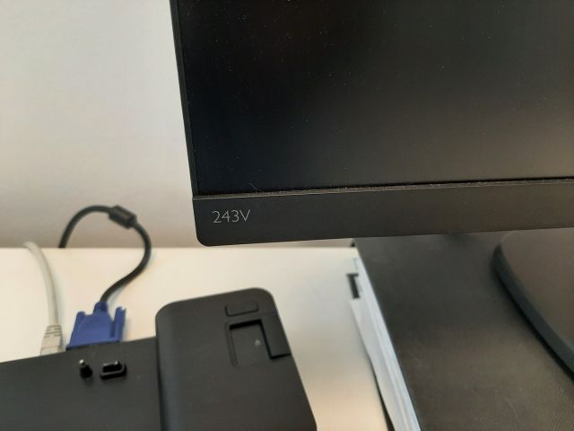 827834-14 Laptop with docking station & screen 24 "(i5 / 8GB / HP / W10Pro)