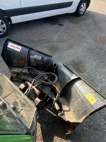 831973-10 Tool carrier John Deere F1145