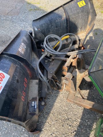 831973-12 Tool carrier John Deere F1145