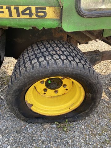 831973-17 Tool carrier John Deere F1145