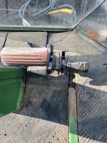 831973-31 Tool carrier John Deere F1145