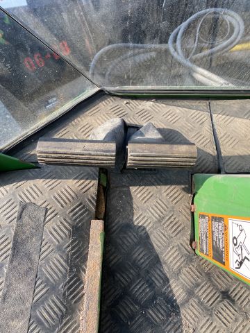 831973-32 Tool carrier John Deere F1145