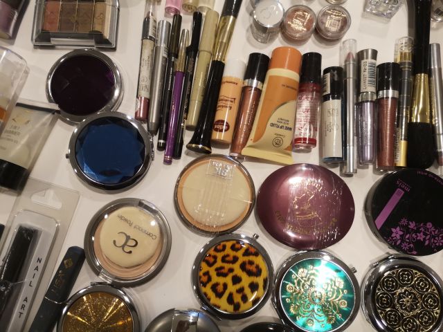 832248-12 Makeup & Cosmetics large batch approx: 17,500 products