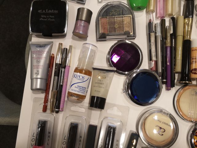 832248-13 Makeup & Cosmetics large batch approx: 17,500 products