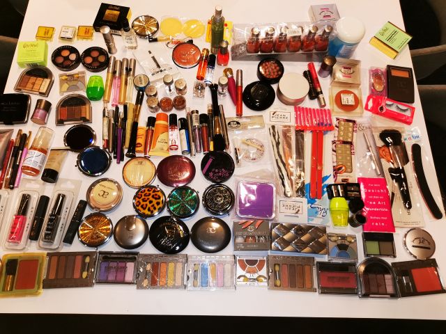 832248-26 Makeup & Cosmetics large batch approx: 17,500 products