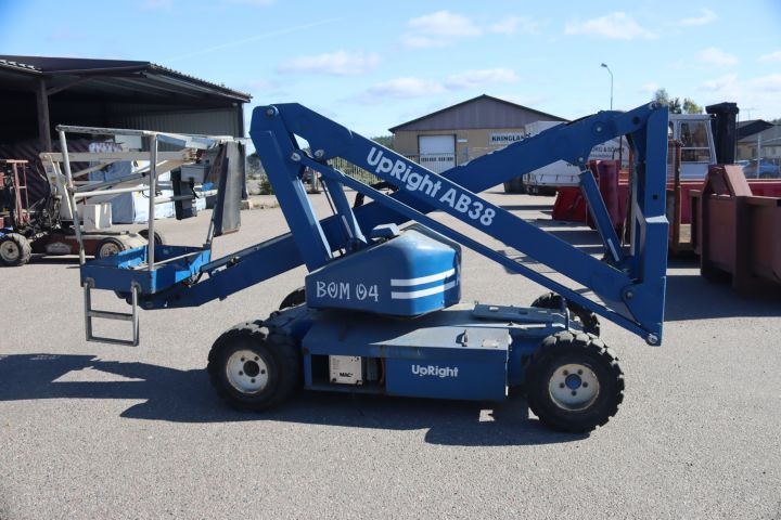 832532-1 Bomlift UpRight AB38