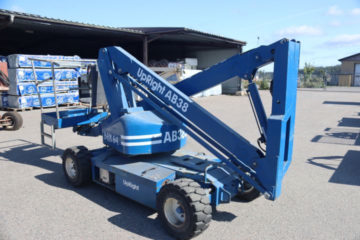 832532-2 Bomlift UpRight AB38