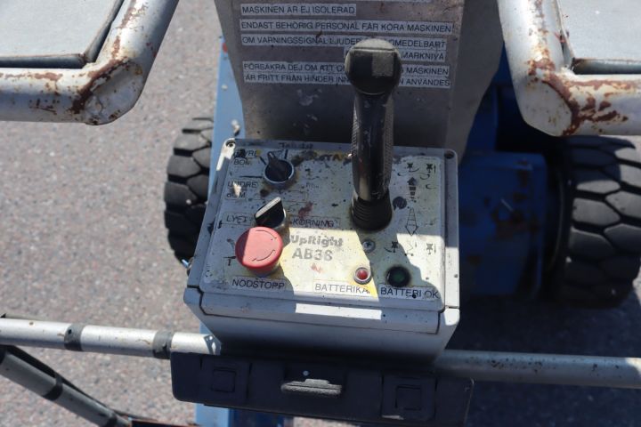 832532-7 Bomlift UpRight AB38