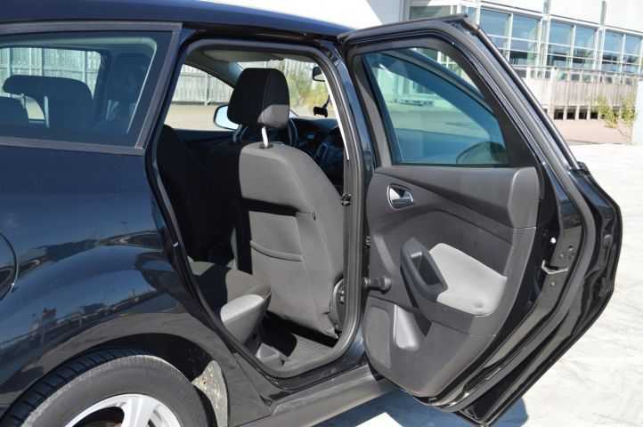 779153-32 Ford Focus kombi 1.6 TDCi 94 hk -2011