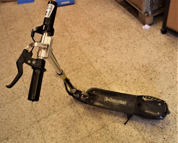 682843-1 Electric Kickbike E-Scooter