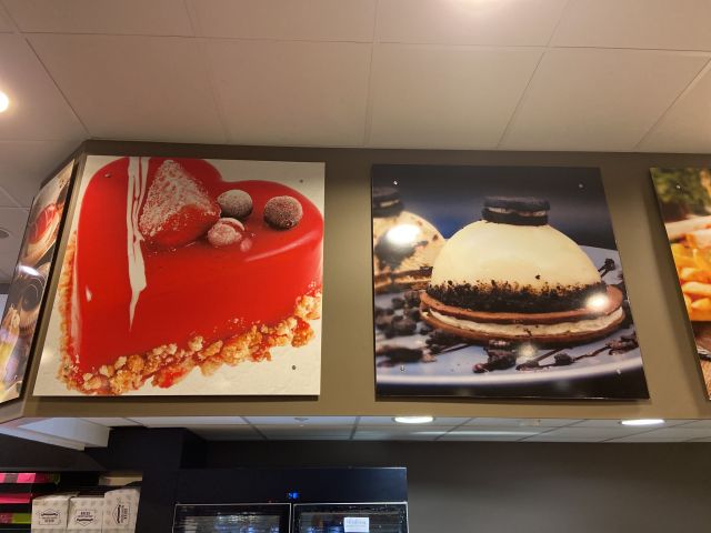 828718-9 Display shelves & Café boards for disassembly