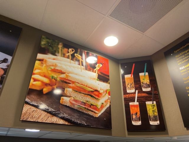 828718-10 Display shelves & Café boards for disassembly