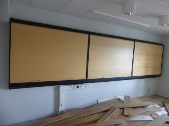 736122-5 Larger Whiteboard with blinds