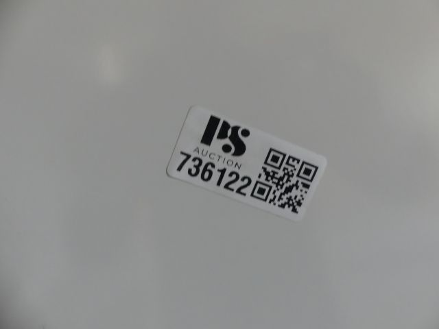 736122-6 Larger Whiteboard with blinds