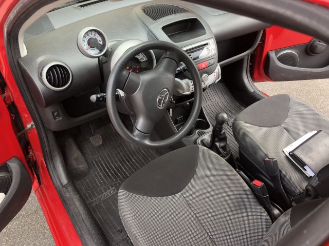 821762-10 Toyota Aygo 5-door 1.0 VVT-i Manual, 68hp, 2012