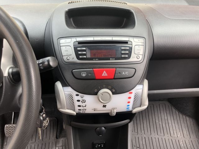 821762-12 Toyota Aygo 5-door 1.0 VVT-i Manual, 68hp, 2012