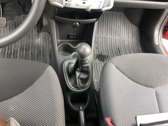 821762-13 Toyota Aygo 5-door 1.0 VVT-i Manual, 68hp, 2012