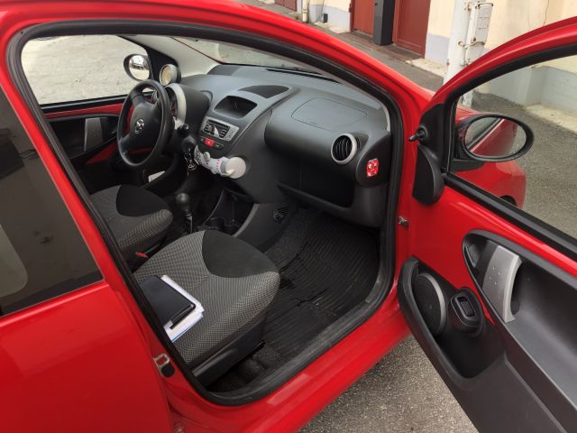 821762-16 Toyota Aygo 5-door 1.0 VVT-i Manual, 68hp, 2012