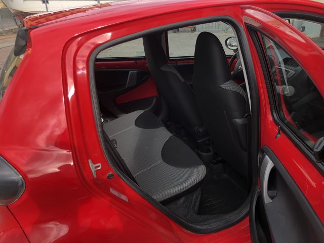 821762-18 Toyota Aygo 5-door 1.0 VVT-i Manual, 68hp, 2012