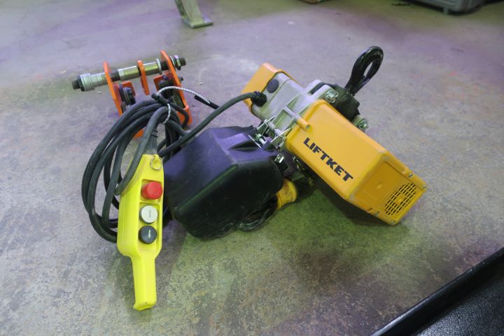 793950-8 Lifting beam with trestle, block trolley and hoists, Liftket / Jerneviken