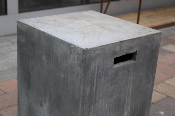 794391-6 Handgjuten pall av betong