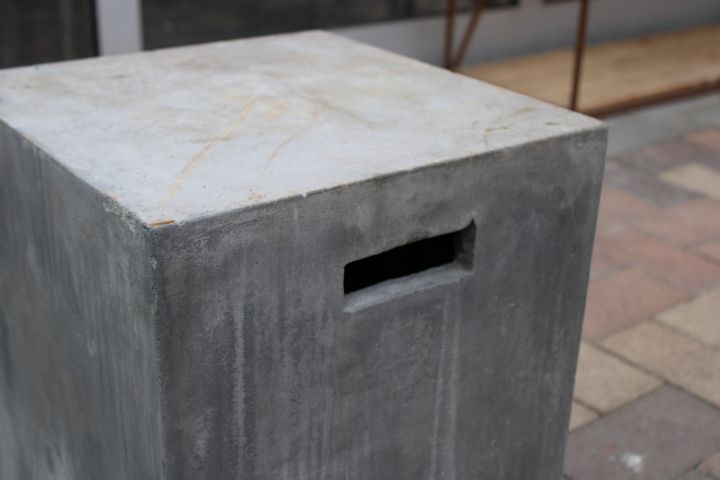 794391-7 Handgjuten pall av betong