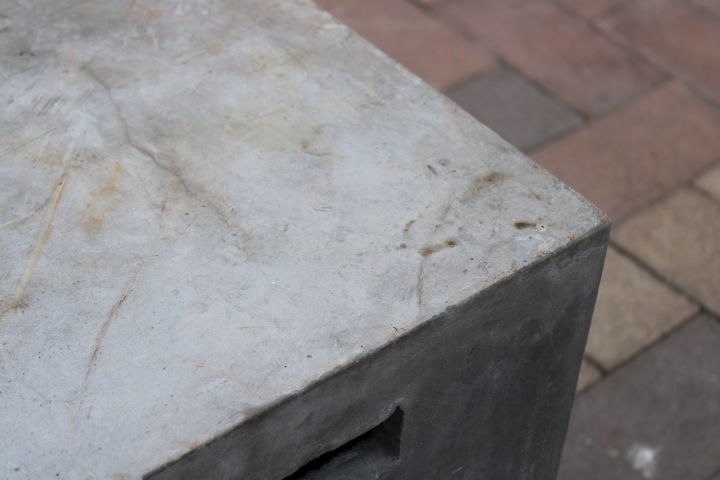 794391-8 Handgjuten pall av betong