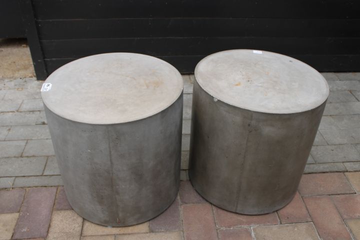 794408-1 Hand-cast concrete pedestals, two pieces