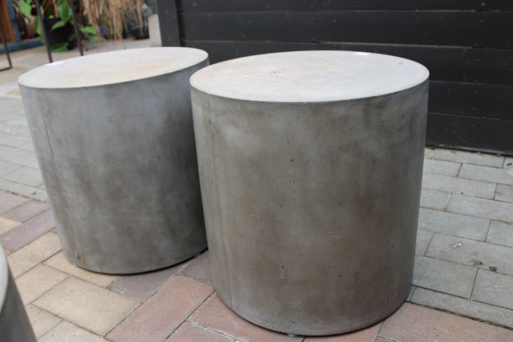 794408-4 Hand-cast concrete pedestals, two pieces